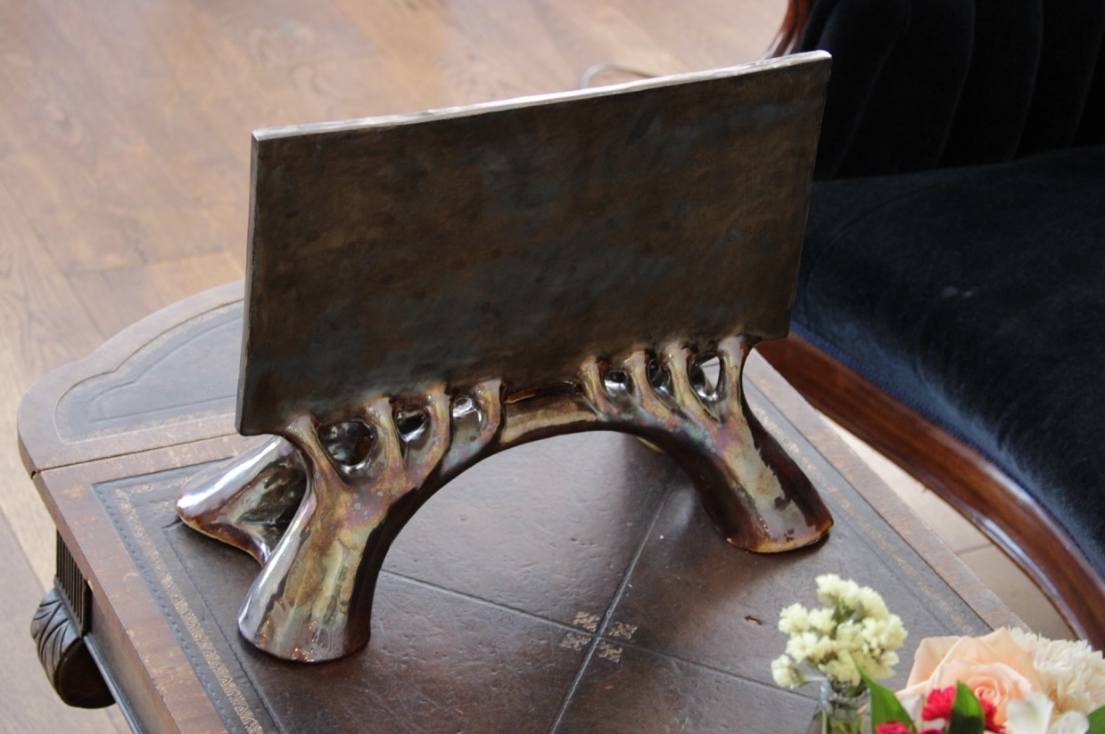 Back of the ceramic screen and its arched, root-like legs